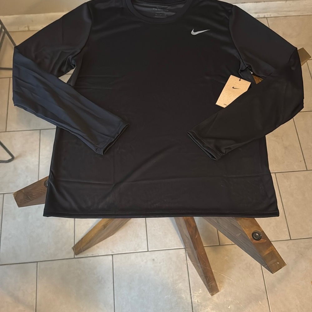 Nike women Black Long Sleeve Shirt